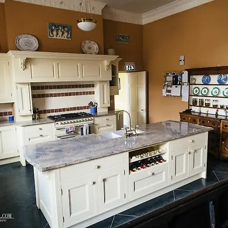 לינה וארוחת בוקר Ash Hill