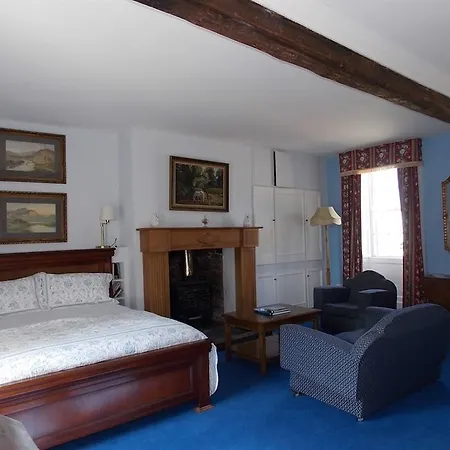 Ash Hill Bed & Breakfast 2*